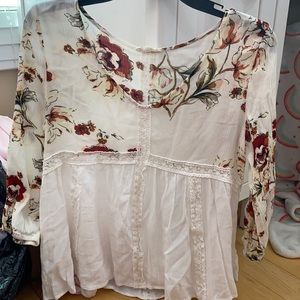 Blushing Hearts Floral Blouse with Crochet Accents Size Small